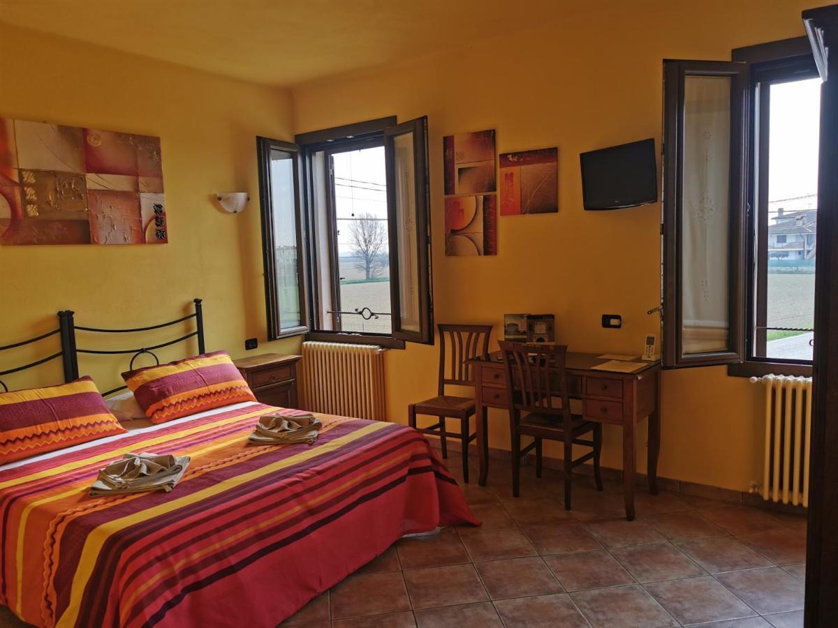 Casa Di Campagna B&B La Corte Ferrara Exterior foto